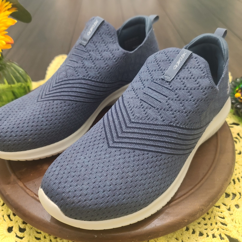 SKECHERS Women's Air Cooled Memory Foam Slip On Blue Sz 9.5